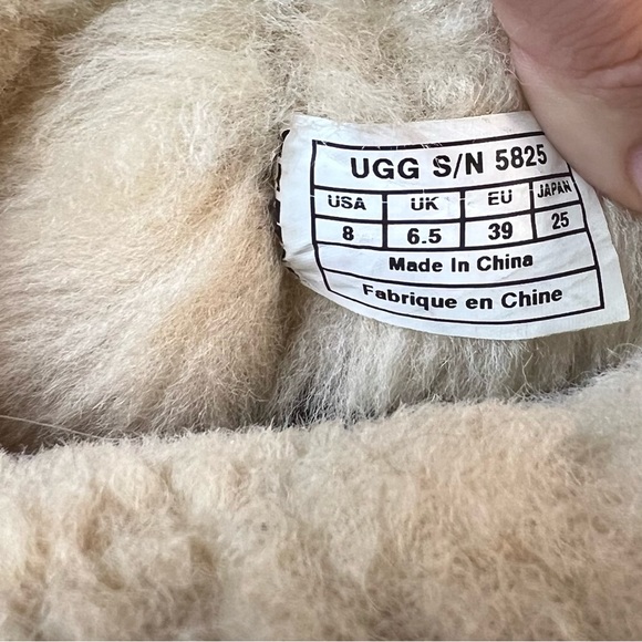 UGG Australia Short Classic Boot - Picture 11 of 13